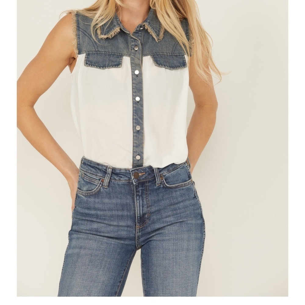 COWGIRL Multicolored Sleeveless Boxy Blouse with Notched Collar